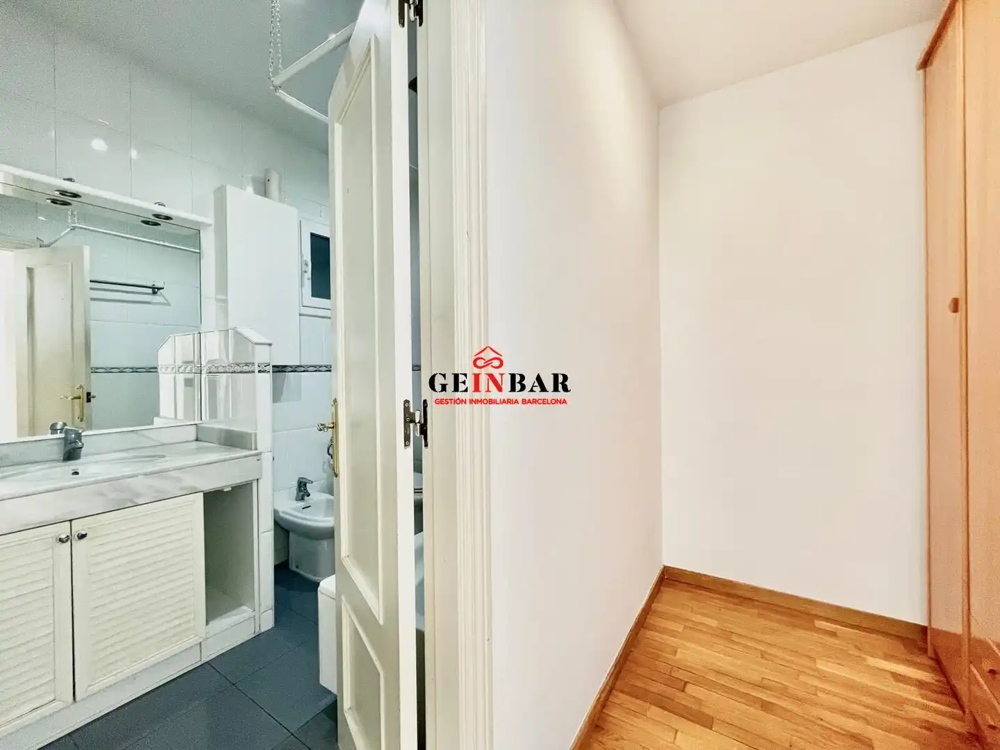 Baño de Piso en venta en Barcelona con Calefacción y Parquet