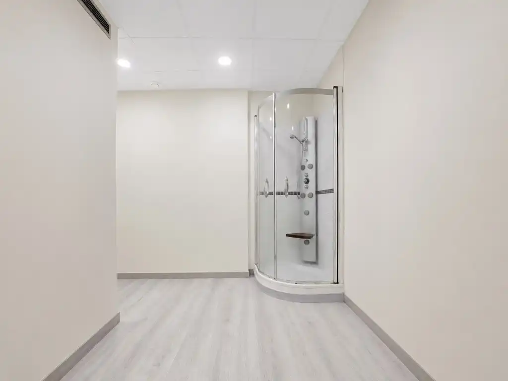 Badezimmer von Geschaftsraum zur Miete in Girona