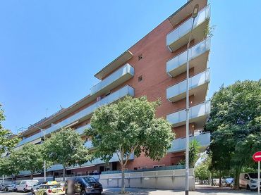 Flat with pool for sale in C/ María Riba