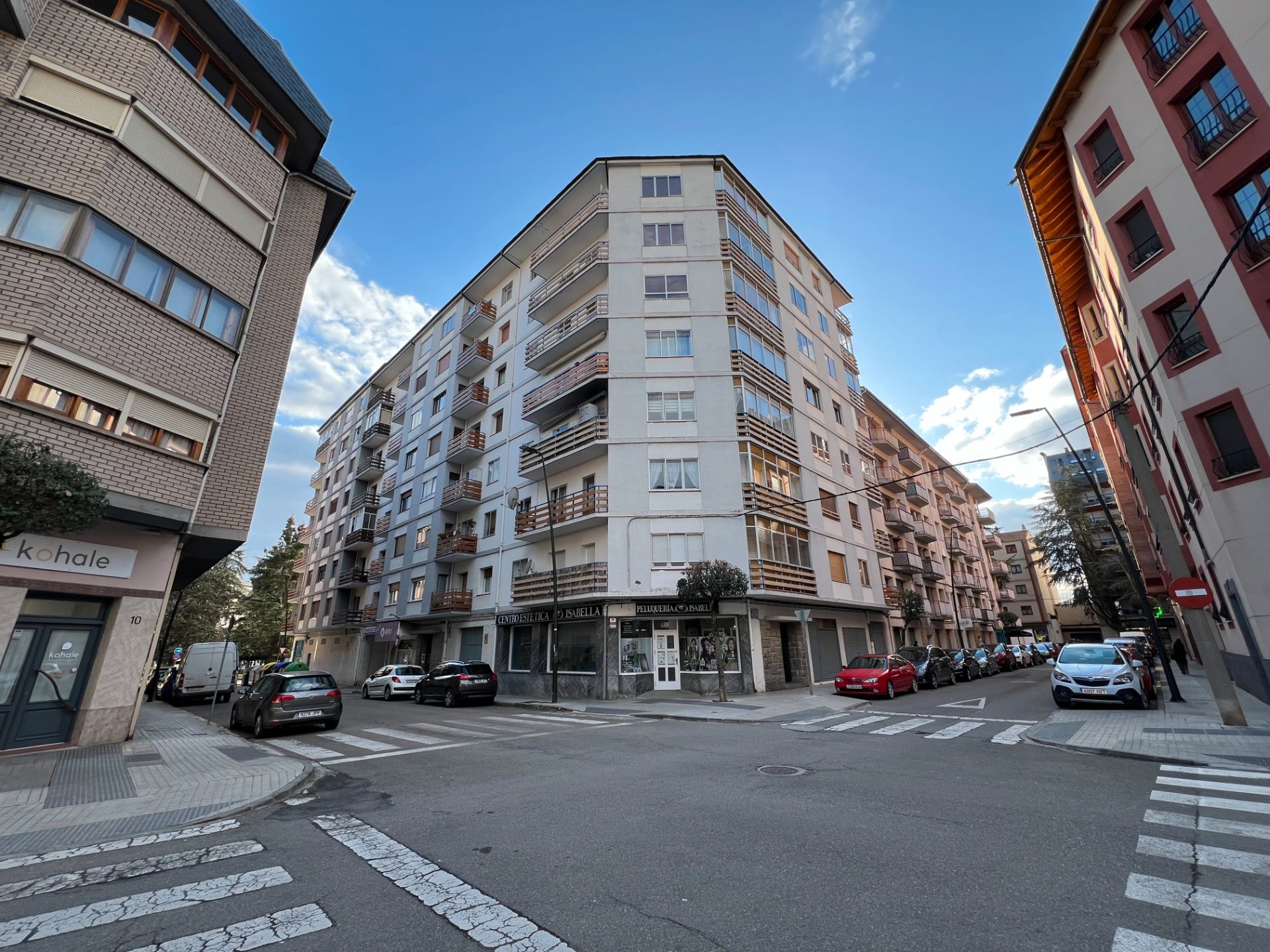 Vista exterior de Àtic en venda en Jaca