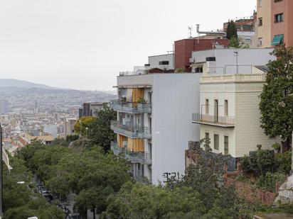 Exterior view of Attic for sale in  Barcelona Capital  with Air Conditioner and Balcony