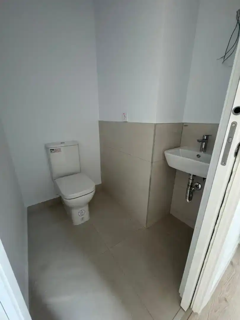 Bany de Pis de lloguer en Tomares amb Aire condicionat i Traster