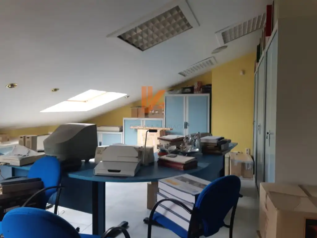 Oficina en venda en Santiago de Compostela  amb Calefacció
