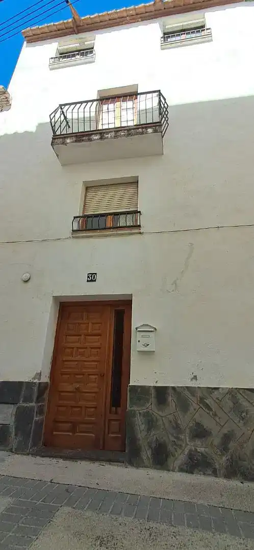 Vista exterior de Casa adosada en venda en Tivenys amb Aire condicionat