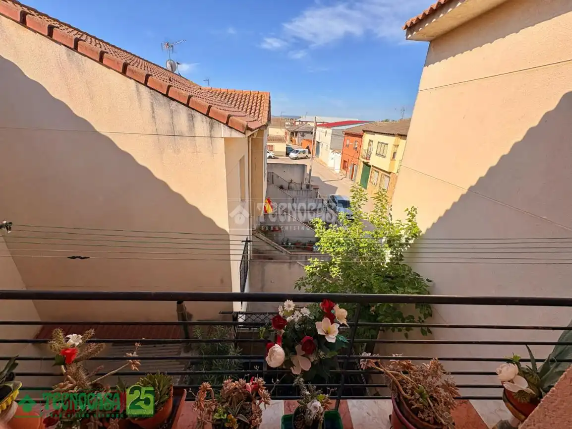 Terraza de Casa adosada en venta en Lillo con Calefacción