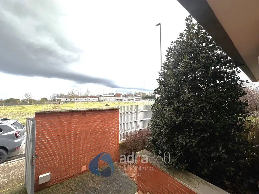 Vista exterior de Casa o xalet en venda en Cirueña amb Calefacció, Jardí privat i Terrassa