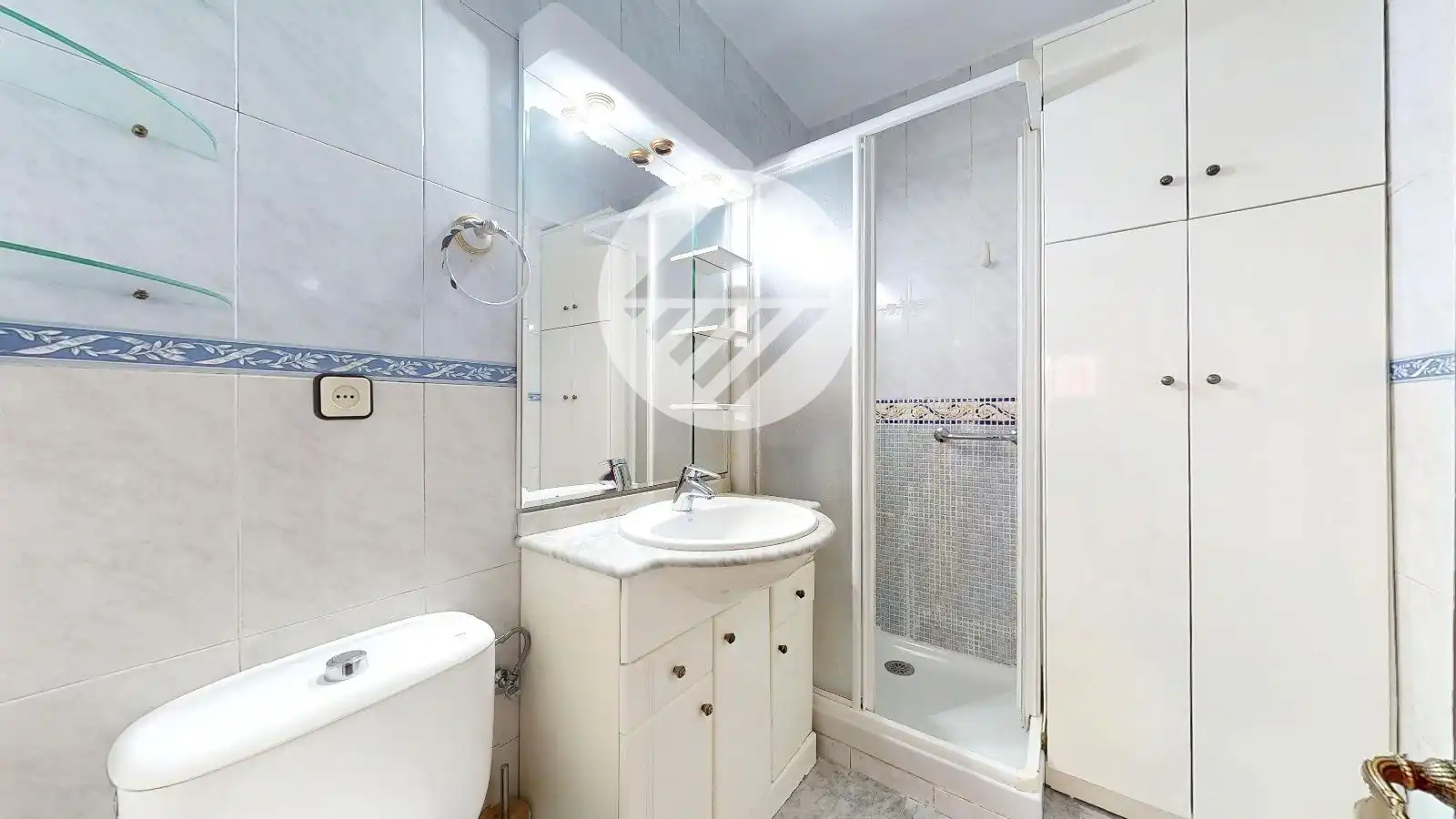 Badezimmer von Wohnung zum Verkauf in Madrid mit Klimaanlage und Heizung