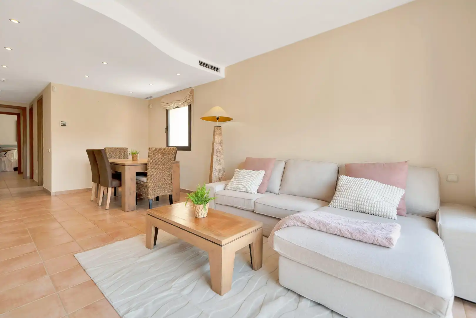 Wohnzimmer von Wohnungen zur Miete in Marbella mit Klimaanlage, Heizung und Privatgarten