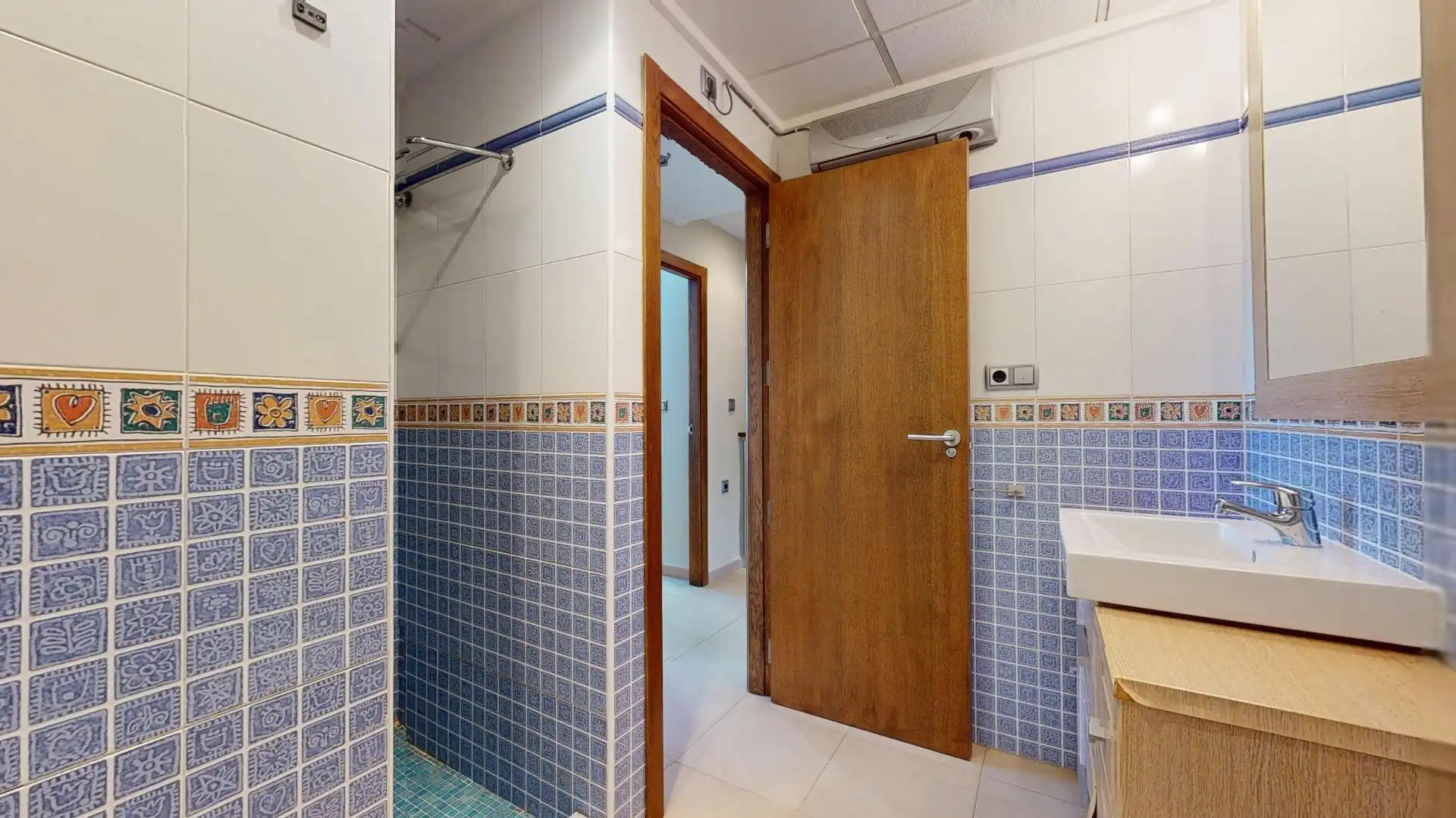 Bany de Dúplex en venda en Pilar de la Horadada amb Aire condicionat, Calefacció i Jardí privat