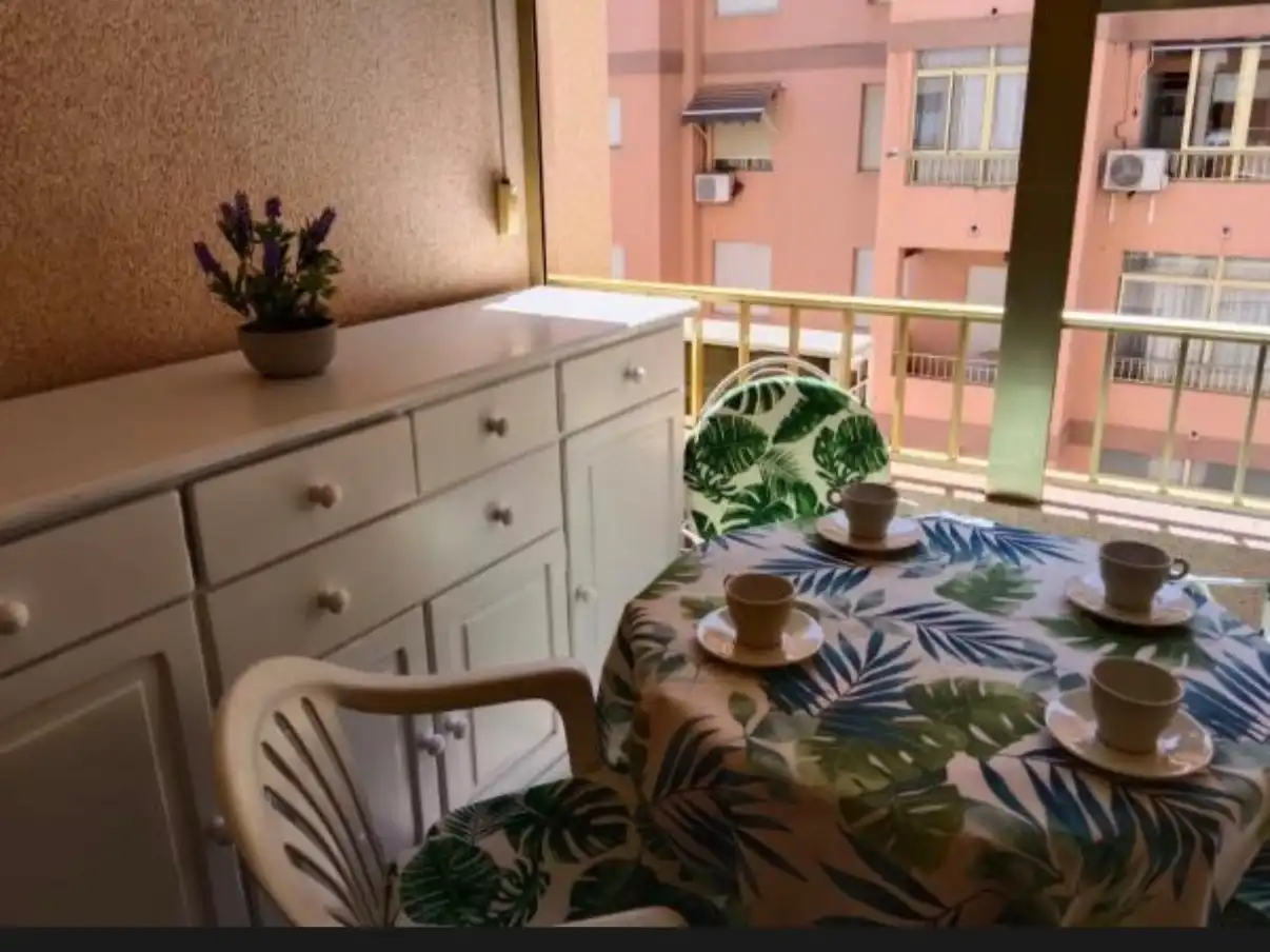 Terraza de Piso de alquiler en Santa Pola con Amueblado, Lavadora y Microondas