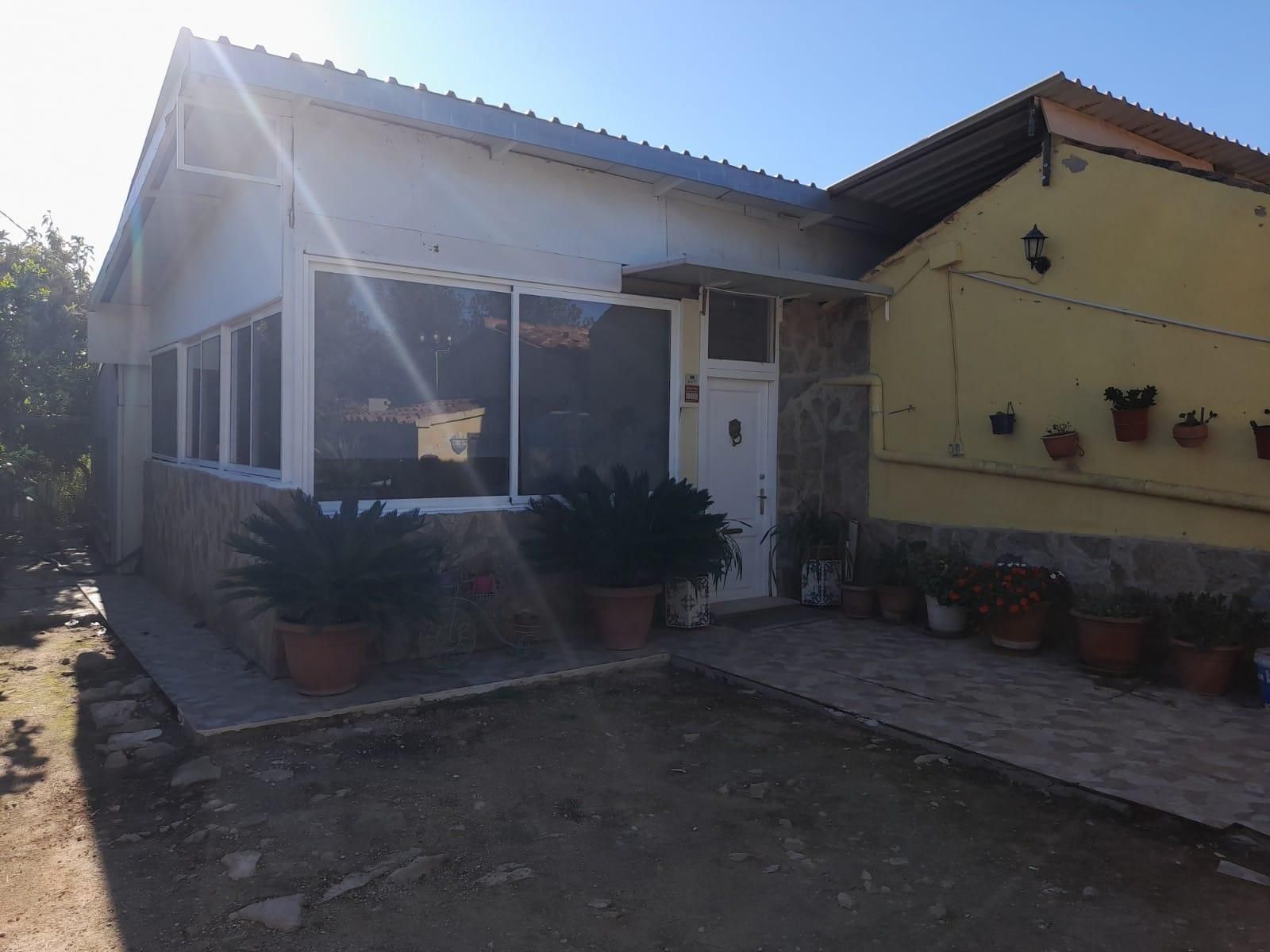 Vista exterior de Casa o xalet en venda en Flix amb Calefacció, Jardí privat i Terrassa