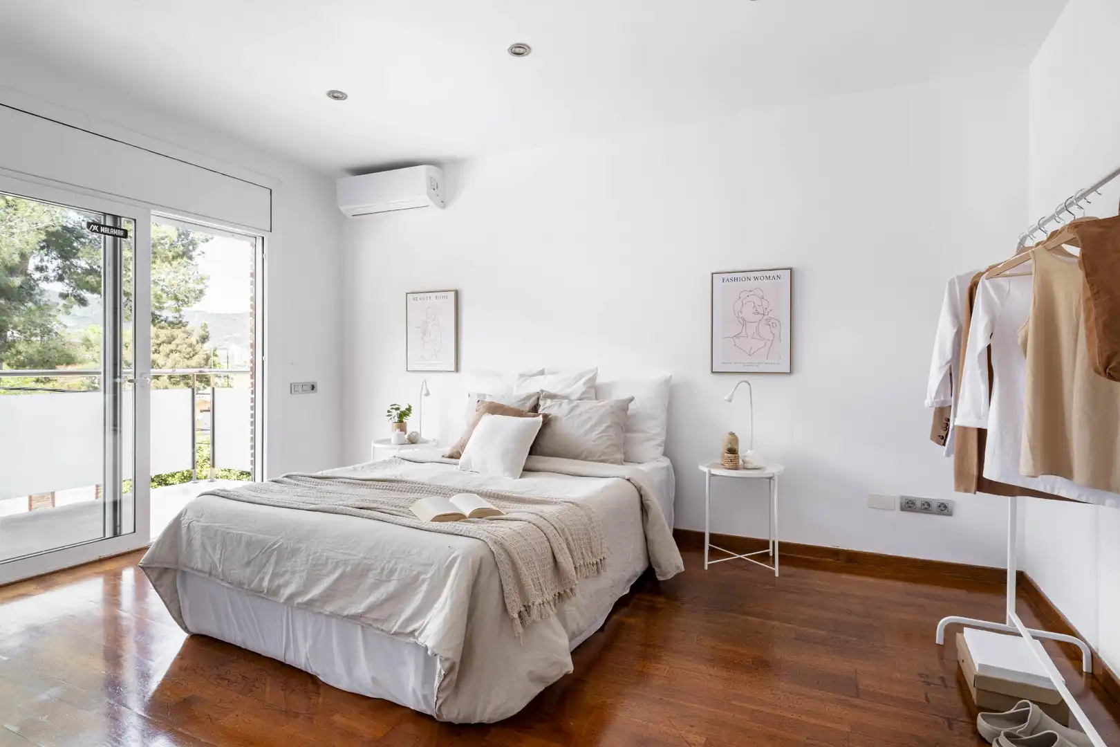Dormitori de Casa o xalet en venda en Barcelona amb Aire condicionat, Calefacció i Jardí privat