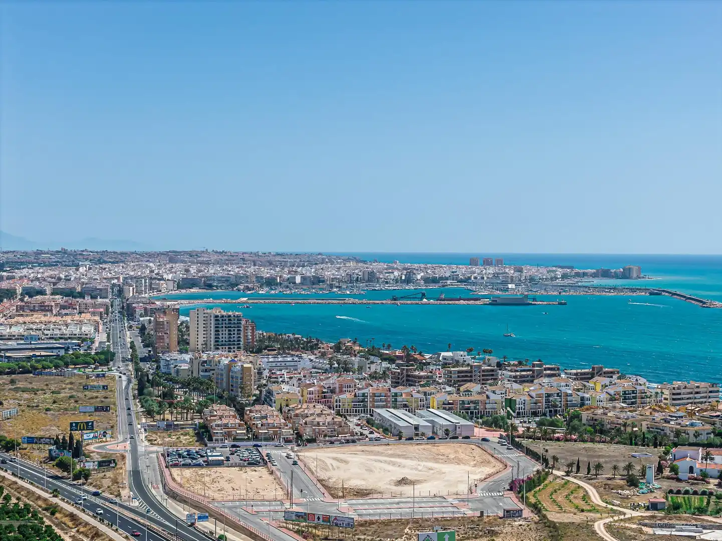 Casa adosada en venda en Torrevieja amb Piscina comunitària