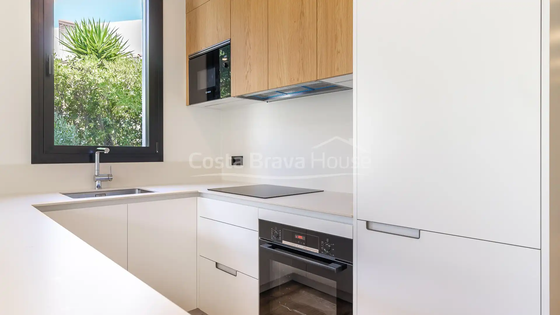Cuina de Apartament en venda en Palamós amb Aire condicionat, Calefacció i Jardí privat
