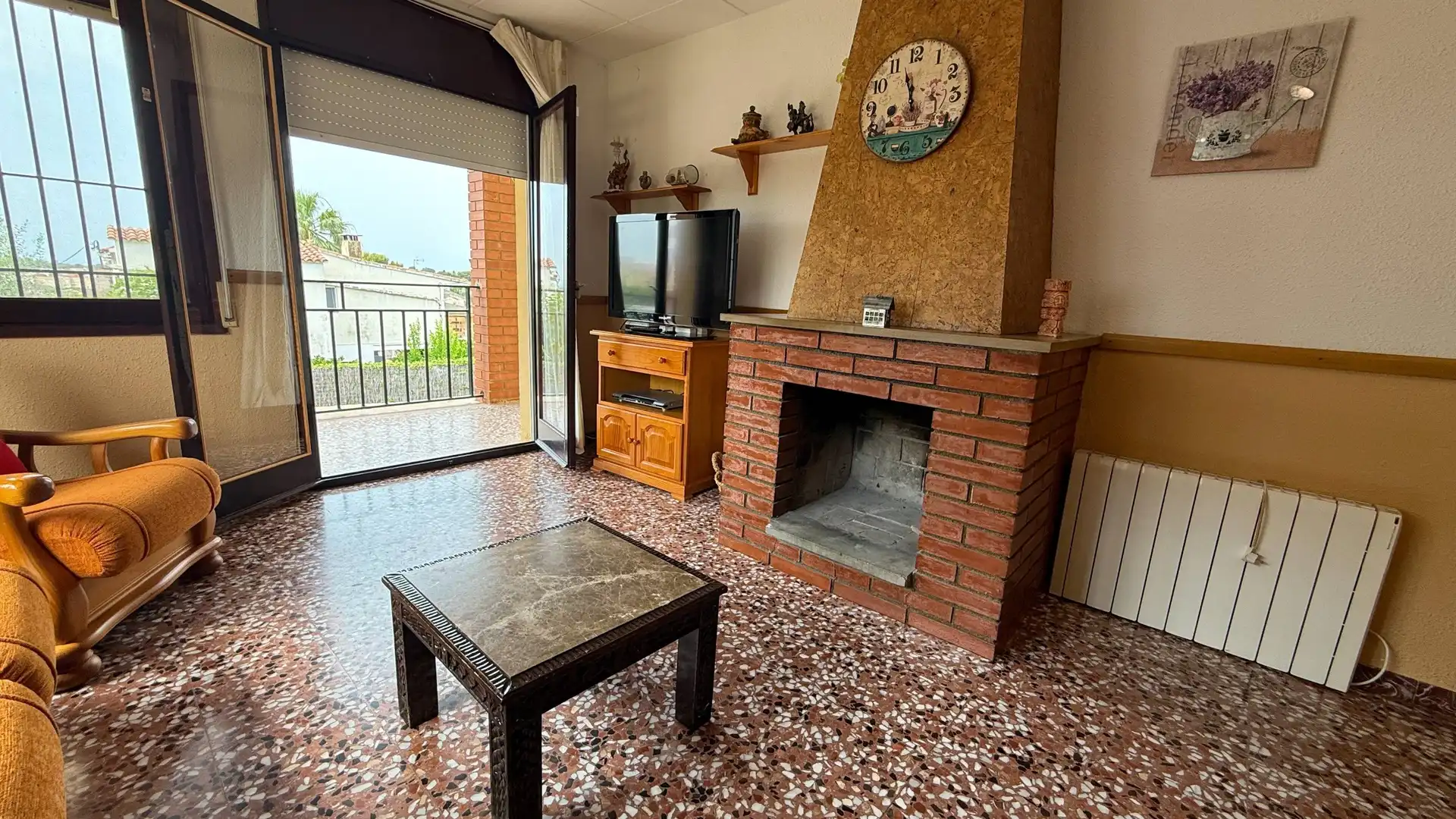 Sala d'estar de Casa o xalet en venda en Cunit amb Terrassa, Piscina i Moblat
