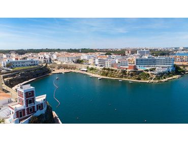 Apartament amb piscina en venda a Es Castell poble