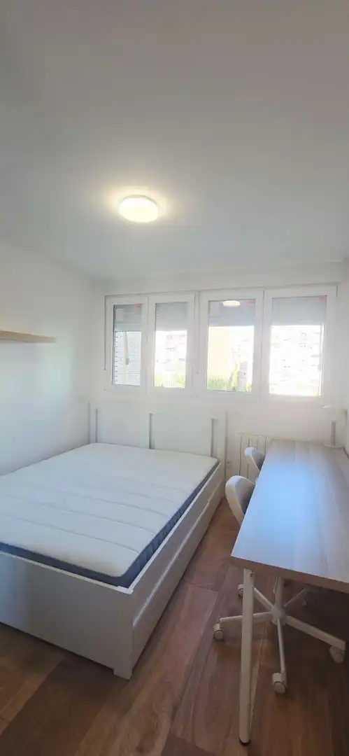 Bedroom of Flat for share in Madrid  with Air Conditioner, Heating and Terrace