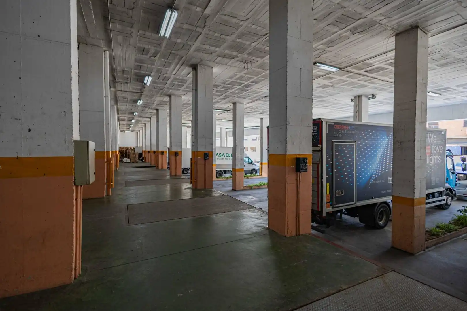 Parking of Commercial properties for rent in Madrid  with Air Conditioner