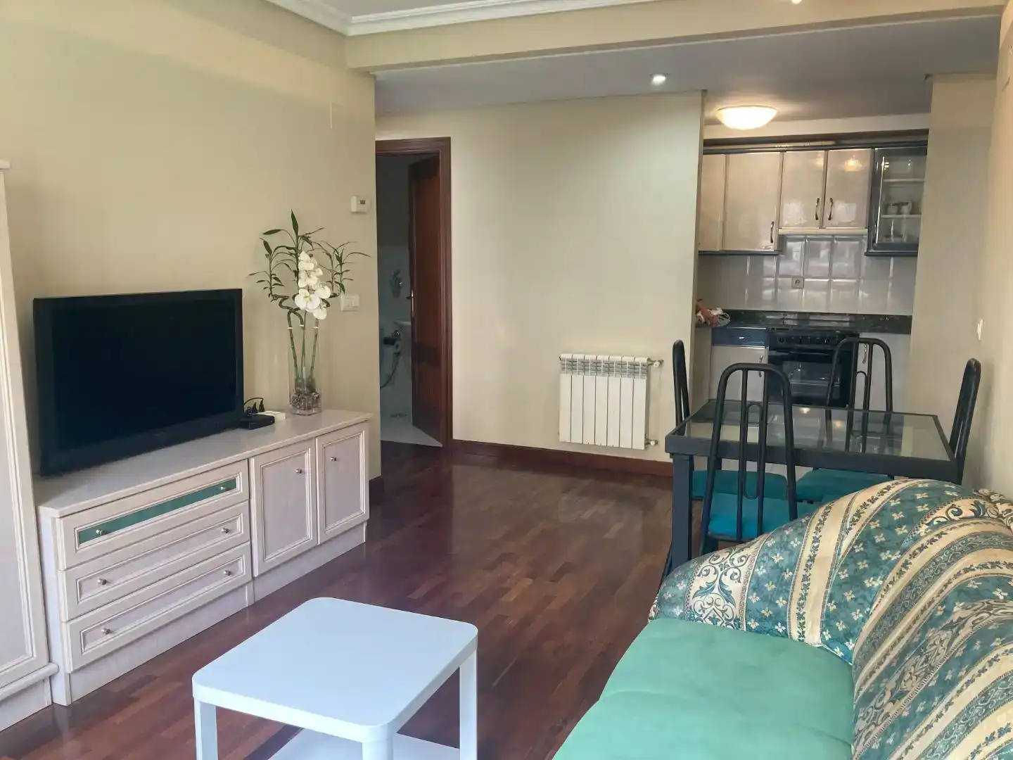 Wohnzimmer von Wohnung zur Miete in Castro-Urdiales mit Schwimmbad