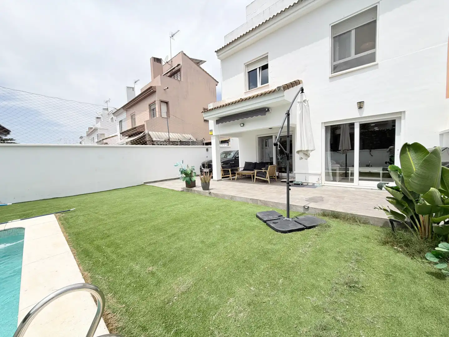 Jardín de Casa adosada en venta en Espartinas con Aire acondicionado, Jardín privado y Parquet