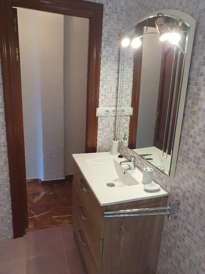 Baño de Ático de alquiler en Granada con Aire acondicionado, Terraza y Amueblado