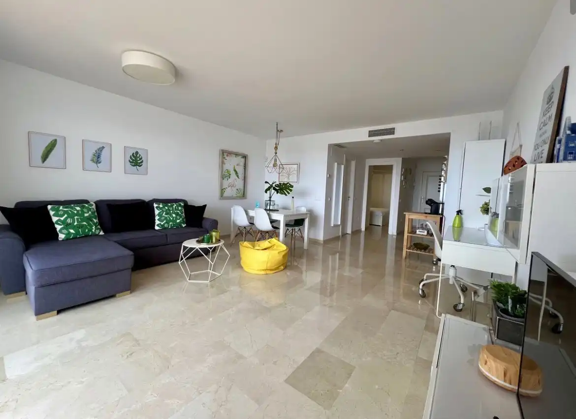 Sala d'estar de Pis en venda en Benalmádena amb Aire condicionat, Terrassa i Moblat