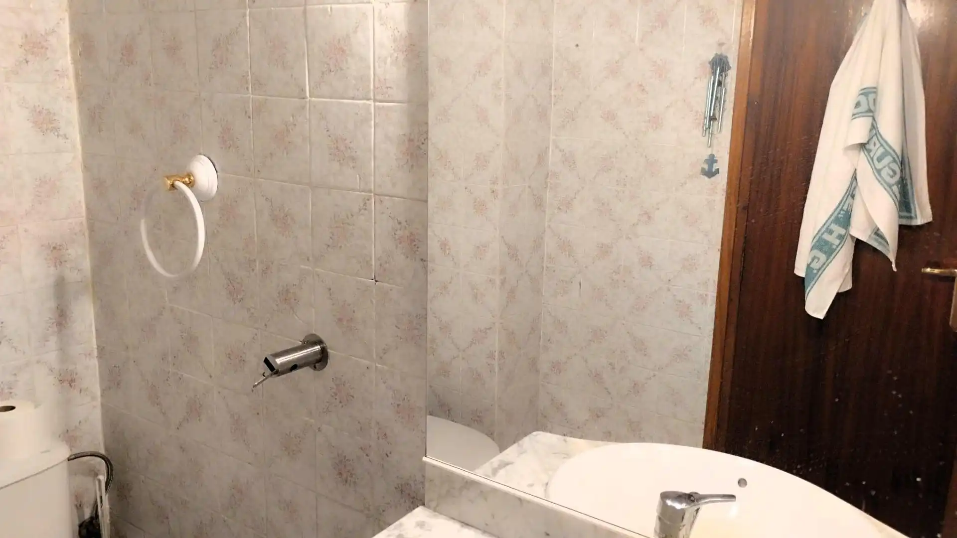 Bathroom of Flat for sale in Valencia  with Air Conditioner and Balcony