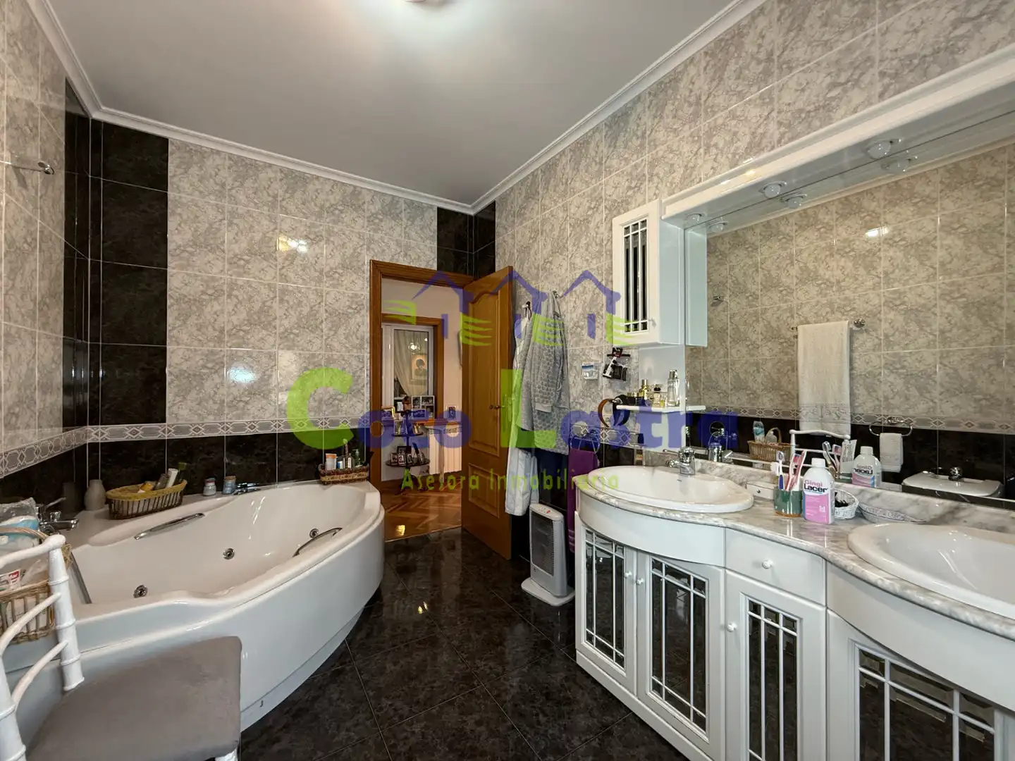 Baño de Casa adosada en venta en Nava de Francia con Calefacción, Jardín privado y Terraza