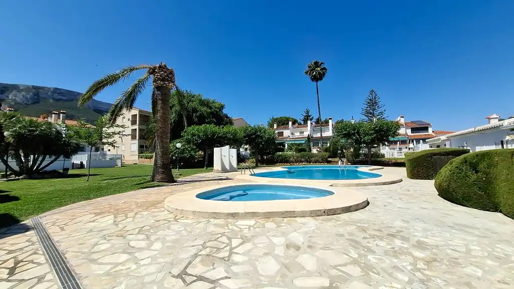 Piscina de Planta baja en venta en Dénia con Aire acondicionado, Terraza y Piscina comunitaria