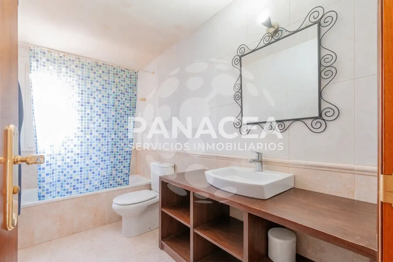 Bathroom of Flat for sale in Roquetas de Mar  with Furnished, Microwave and TV