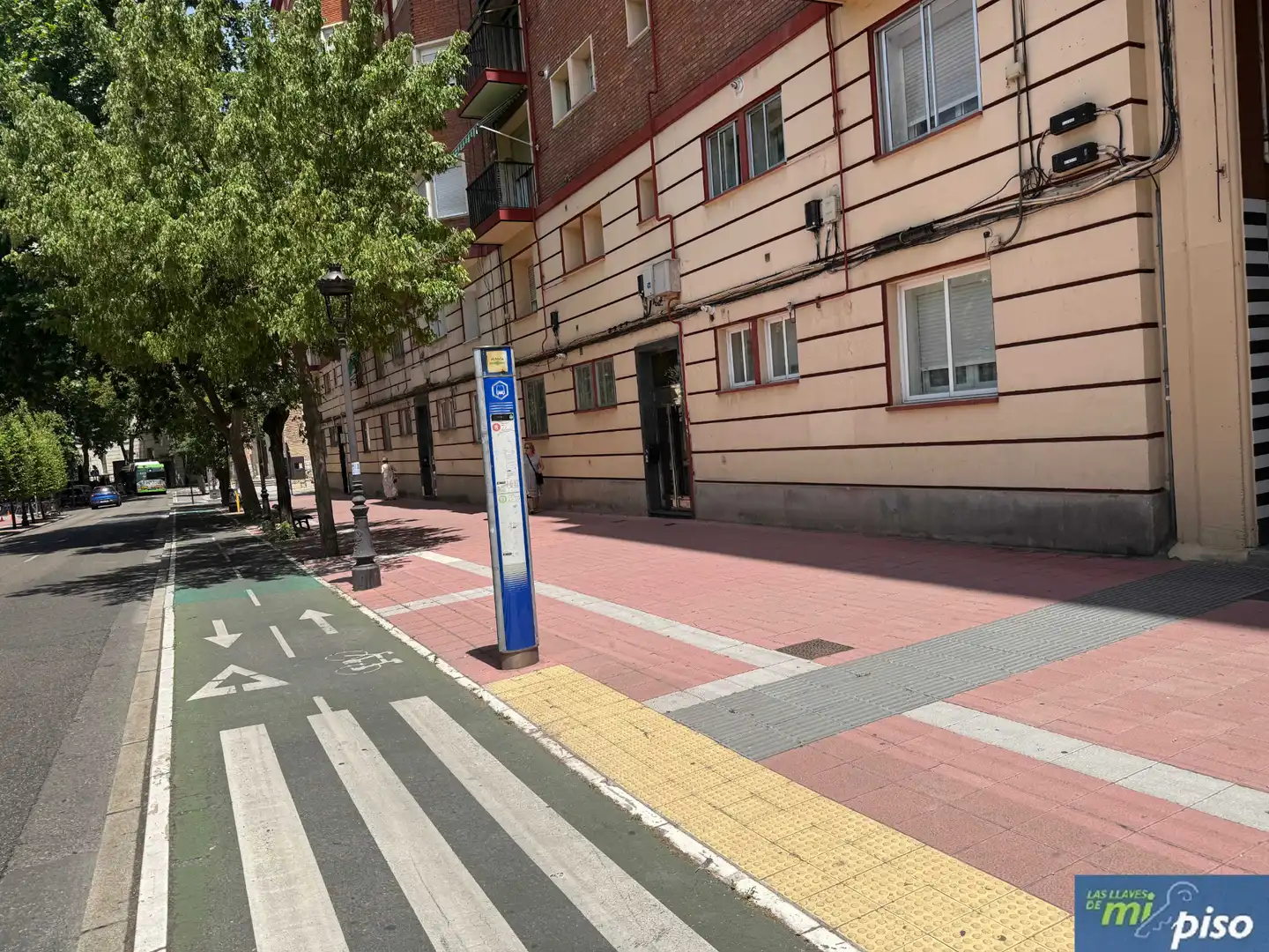 Parking de Piso de alquiler en Valladolid con Calefacción, Parquet y Amueblado