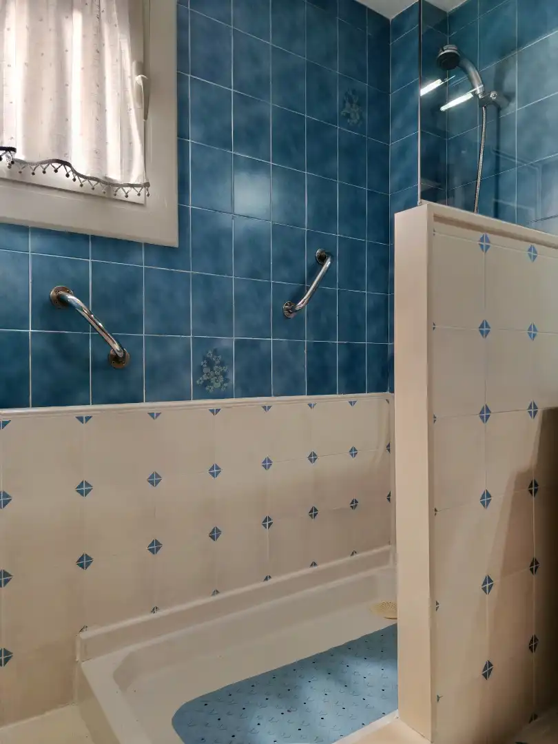 Baño de Piso en venta en Girona con Aire acondicionado, Calefacción y Jardín privado