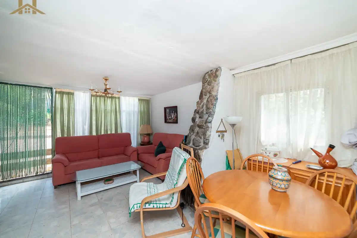 Sala d'estar de Casa o xalet en venda en Santa María de la Alameda amb Traster