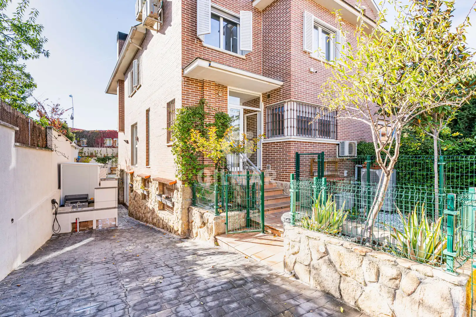 Exterior view of Detached homes for sale in Pozuelo de Alarcón  with Heating, Private garden and Swimming Pool