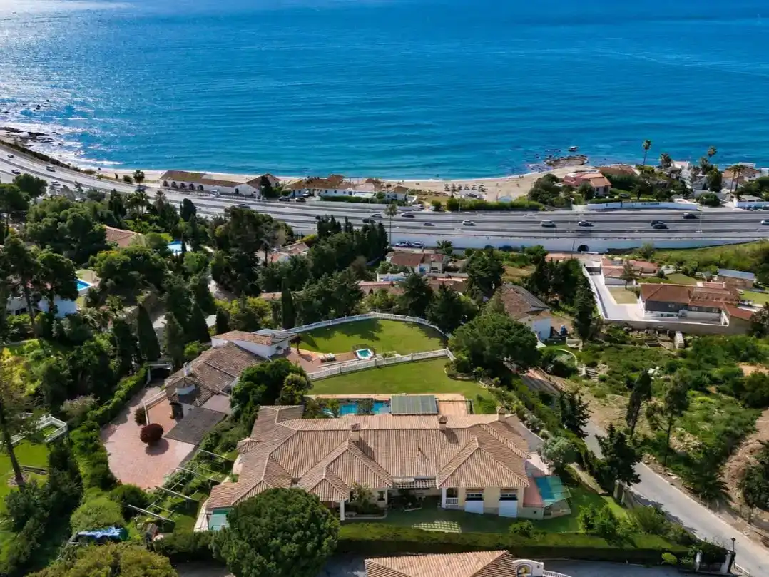 Außenansicht von Wohnung zur Miete in Mijas mit Klimaanlage, Privatgarten und Parkett