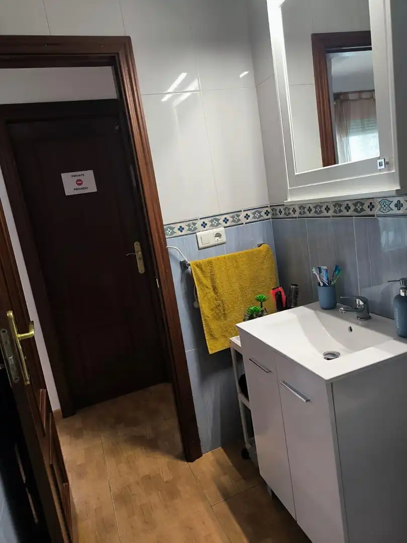 Baño de Piso de alquiler en Fuengirola con Balcón