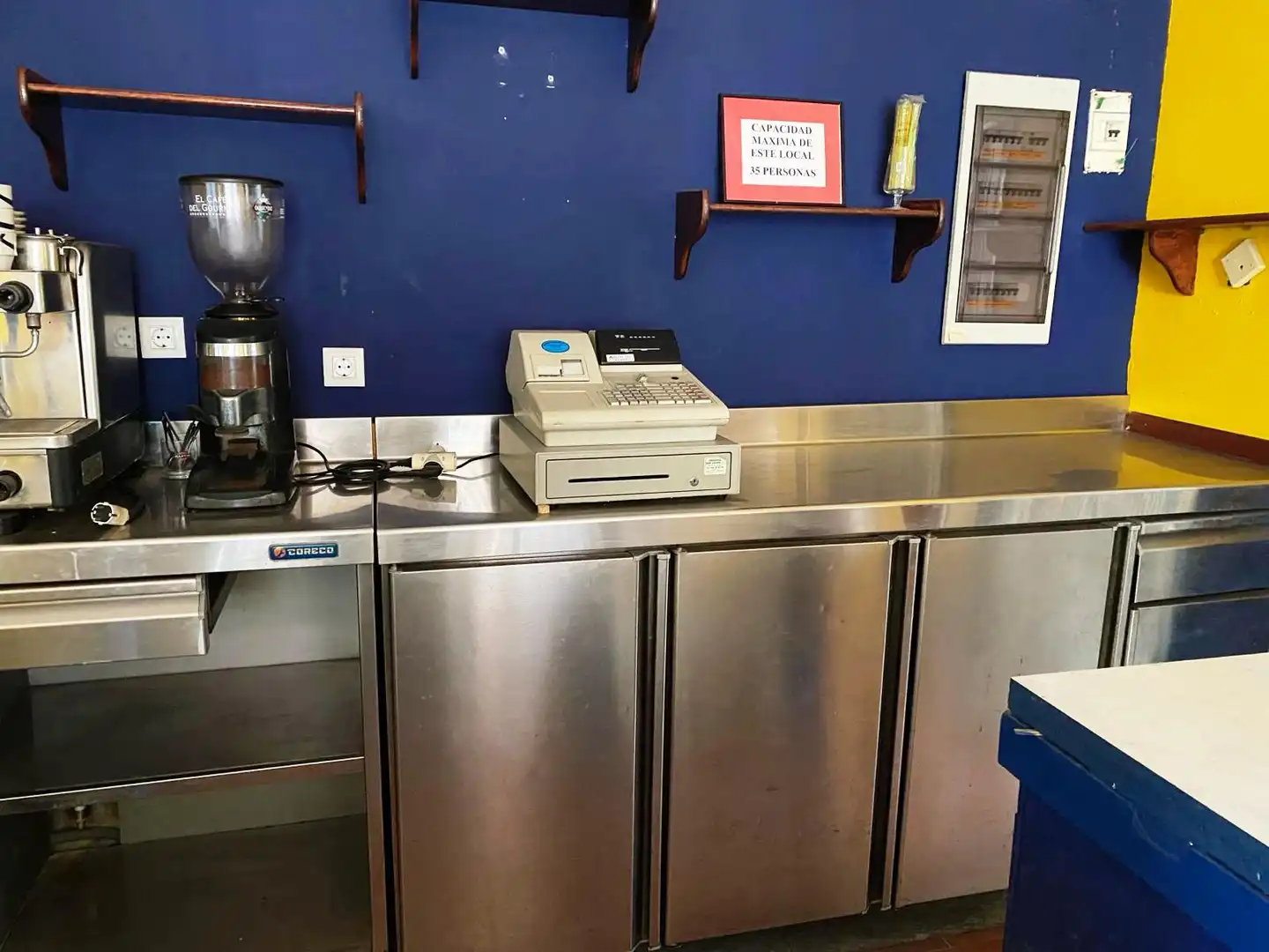 Local en venta en Gijón  con Amueblado y Alarma