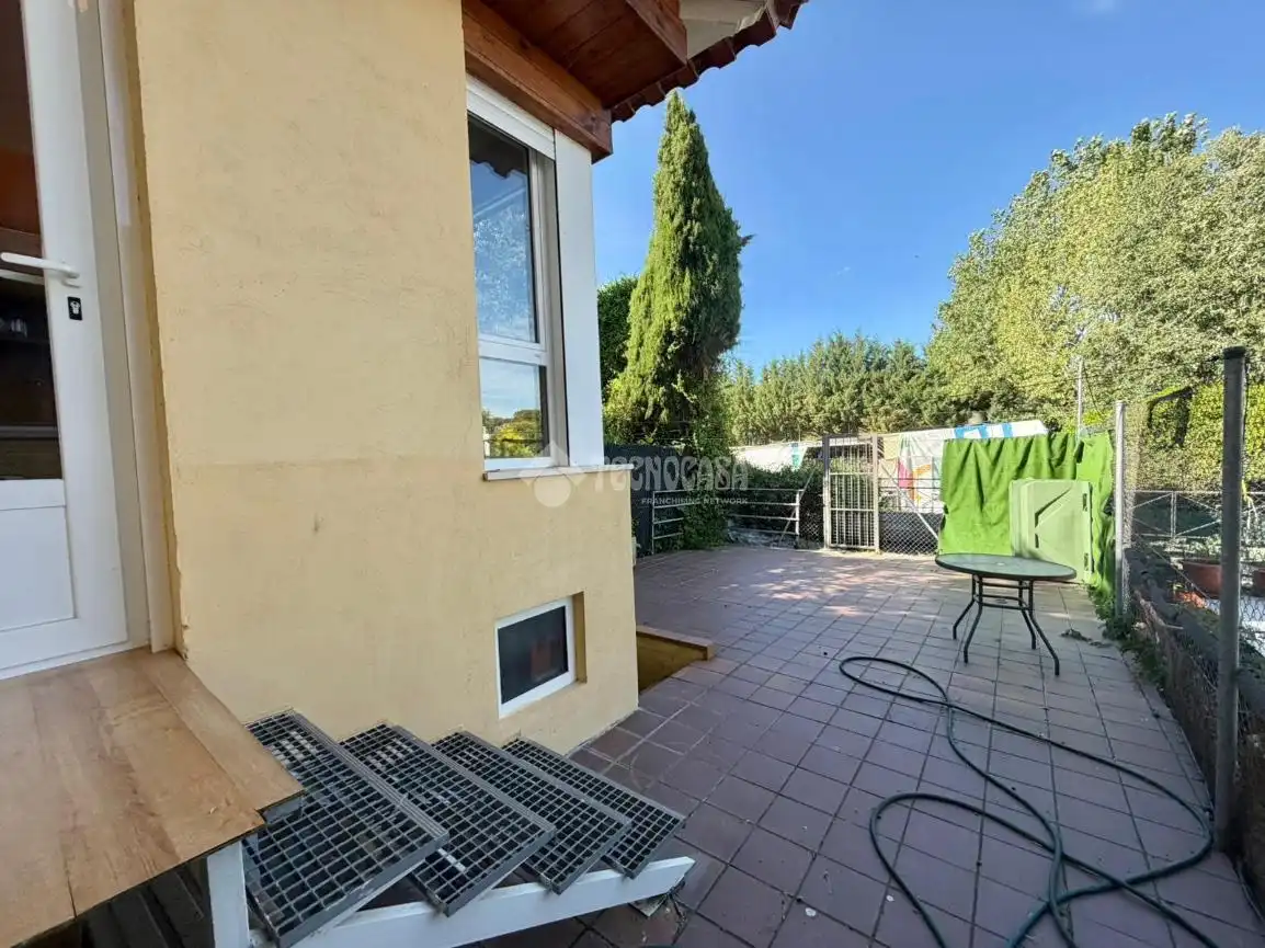 Terraza de Casa adosada en venta en Fuensaldaña con Aire acondicionado y Alarma