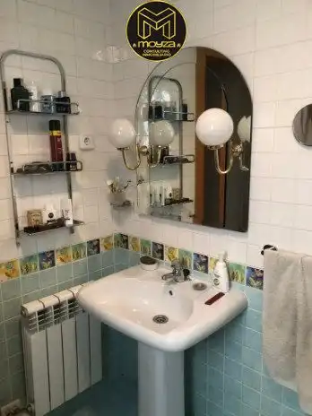 Bathroom of Flat for sale in Martos  with Air Conditioner, Heating and Balcony