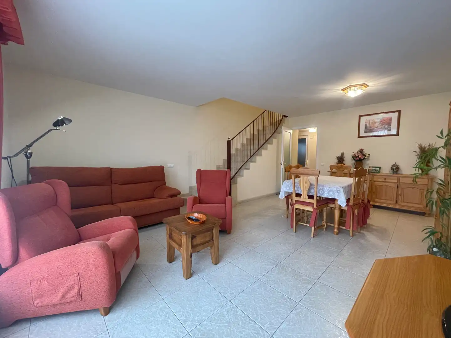 Sala de estar de Casa adosada en venta en Sant Joan de les Abadesses con Calefacción, Jardín privado y Trastero