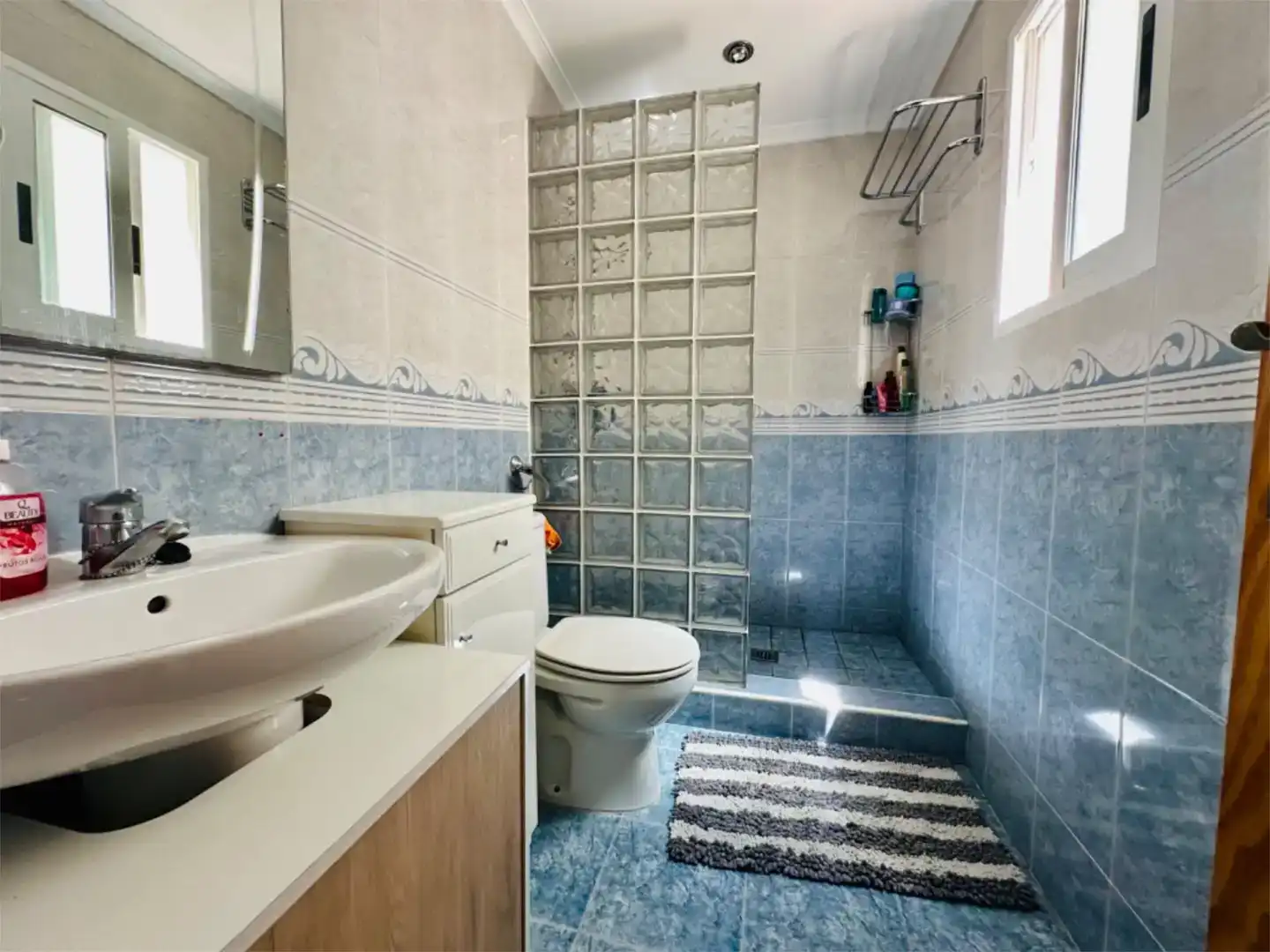 Baño de Dúplex en venta en Los Montesinos con Aire acondicionado, Piscina y Amueblado