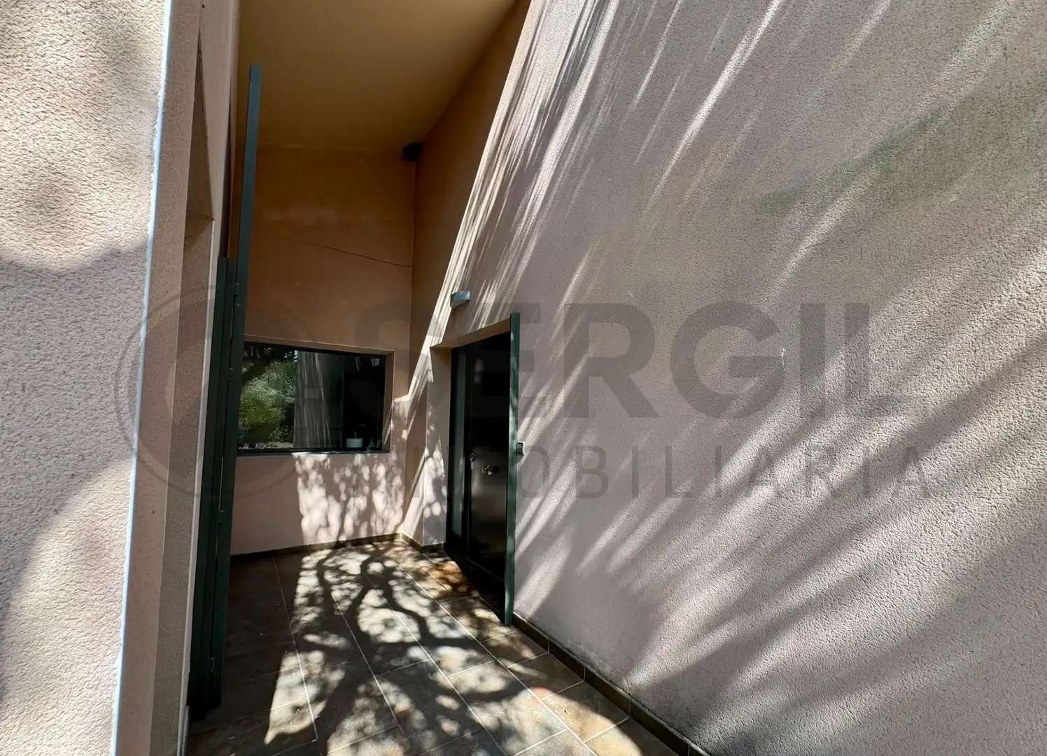 Vista exterior de Casa o xalet en venda en Navas de Riofrío amb Calefacció, Jardí privat i Traster