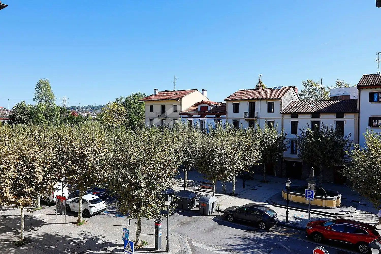 Vista exterior de Piso en venta en Irun  con Calefacción
