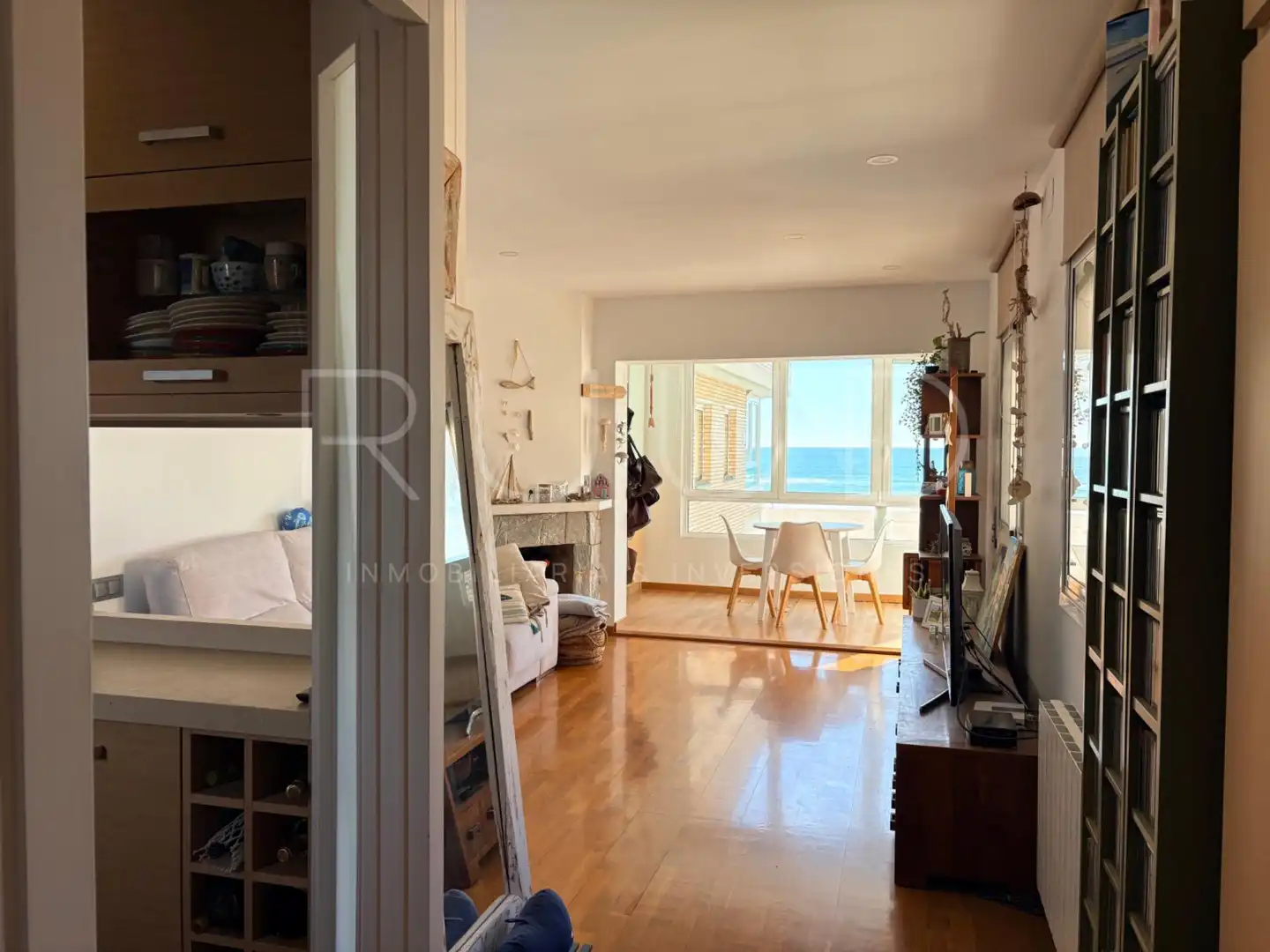 Living room of Flat for sale in Castelldefels  with Air Conditioner, Heating and Parquet flooring