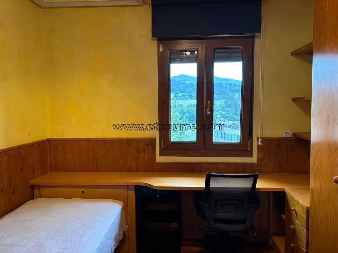 Habitación de Piso en venta en Laudio / Llodio con Calefacción y Balcón