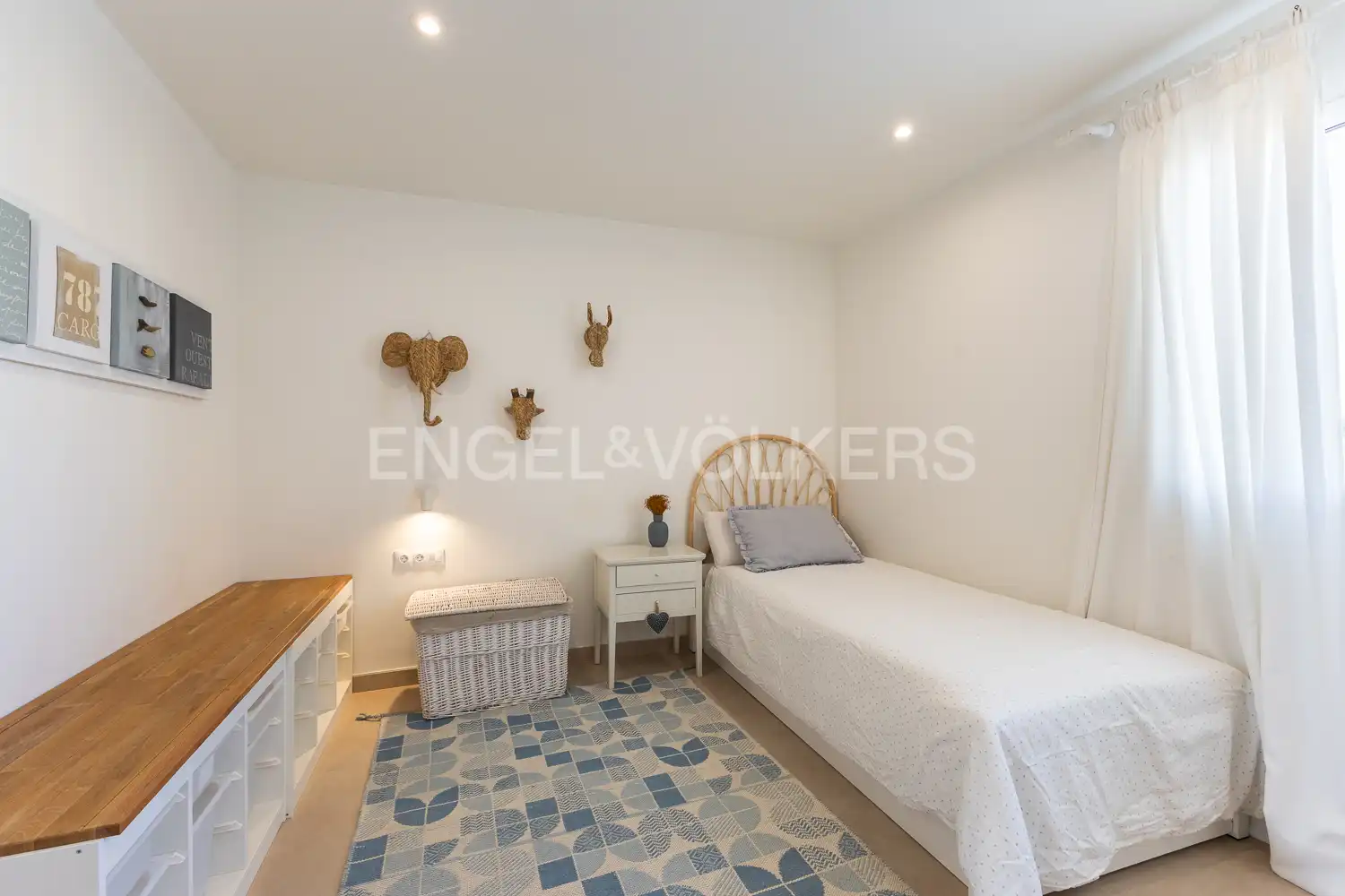 Bedroom of Houses for rent in Valencia  with Heating, Private garden and Terrace