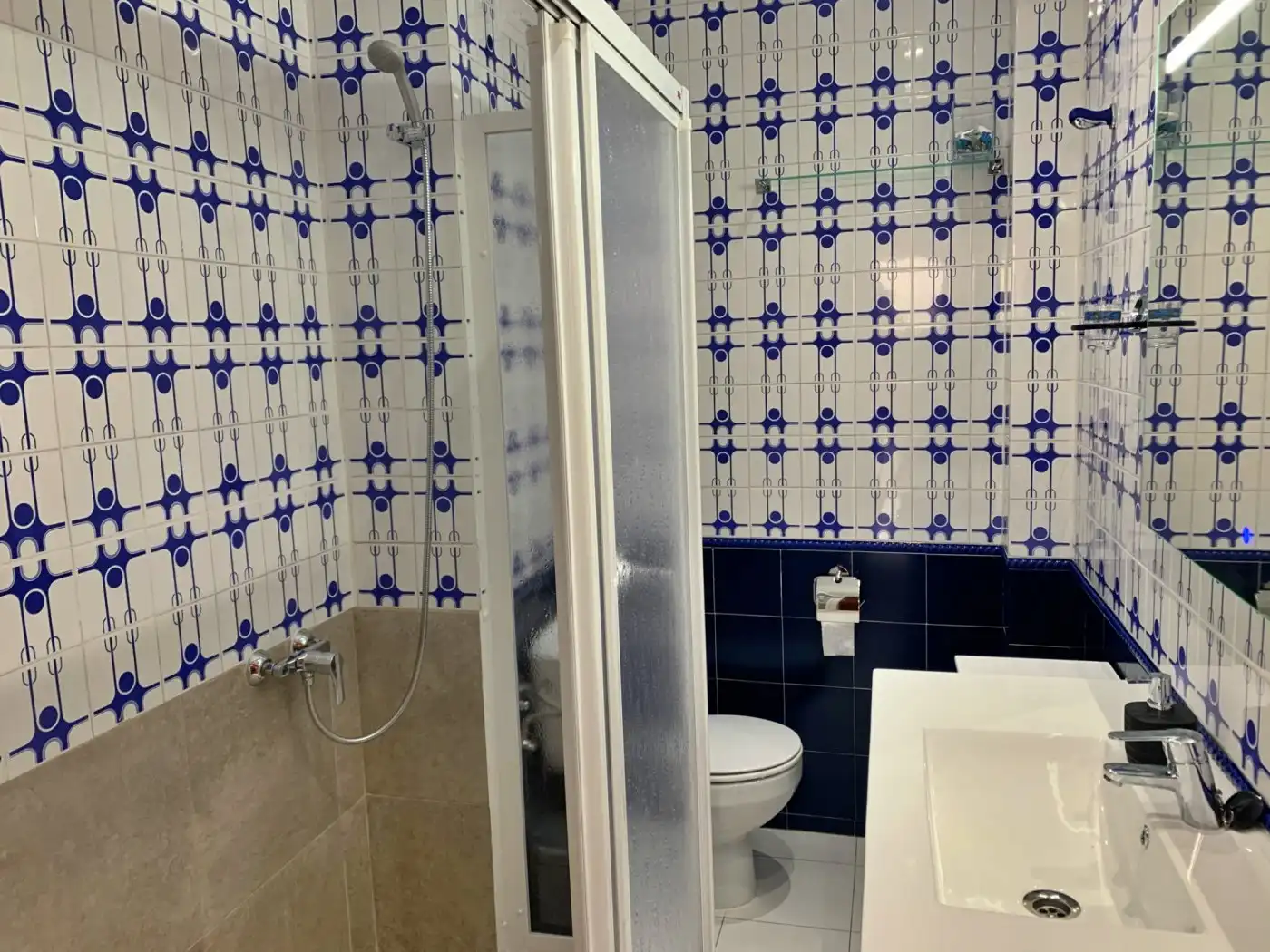 Baño de Piso de alquiler en Málaga con Aire acondicionado, Calefacción y Amueblado