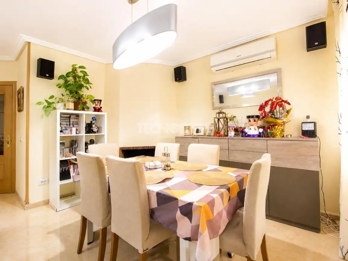 Comedor de Casa adosada en venta en Las Ventas de Retamosa con Calefacción y Jardín privado
