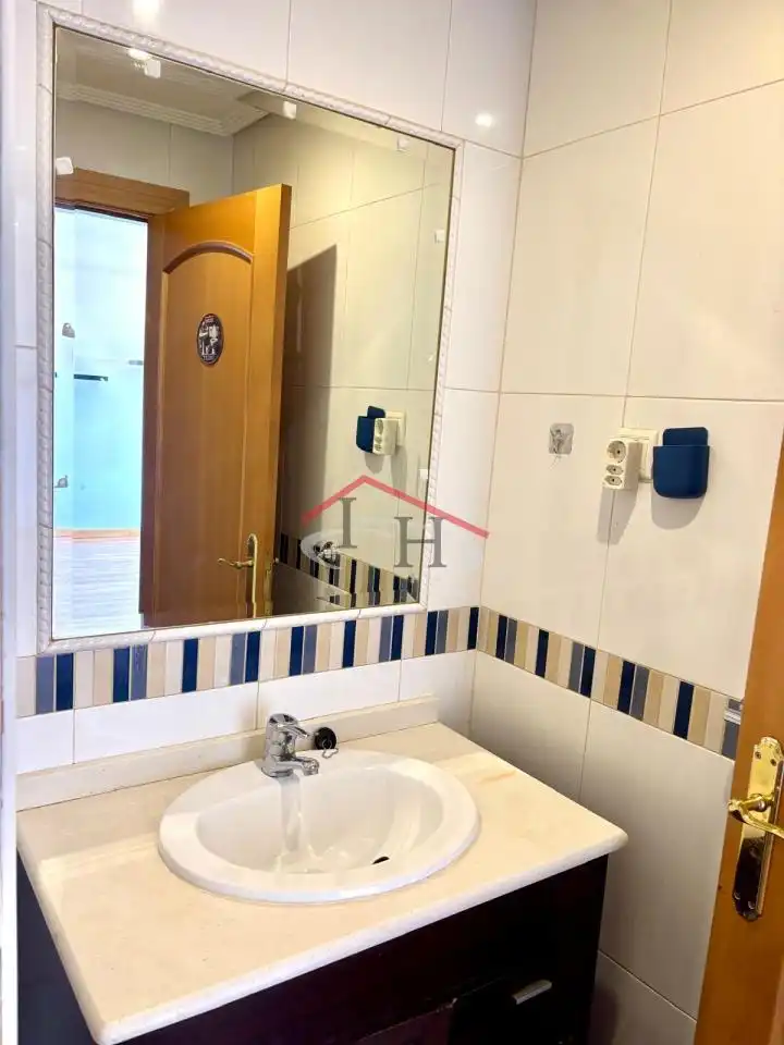 Bathroom of Apartments for sale in Valverde de la Virgen  with Heating, Parquet flooring and Terrace
