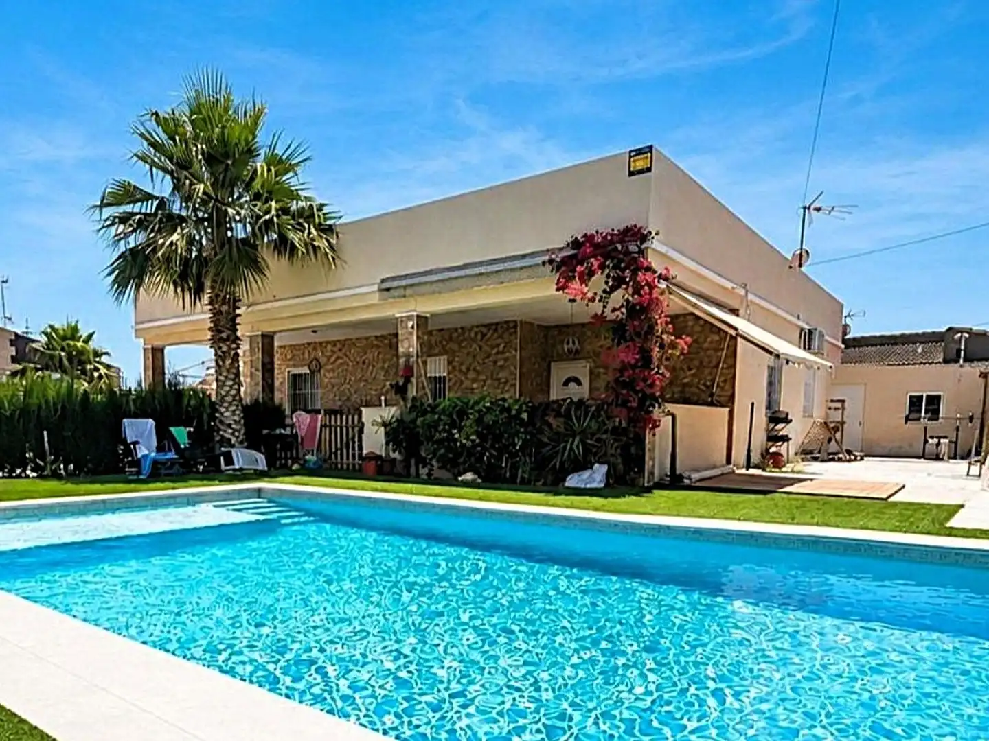 Villa mit Pool zum Verkauf in Avenida Av. Garcia Lorca 27